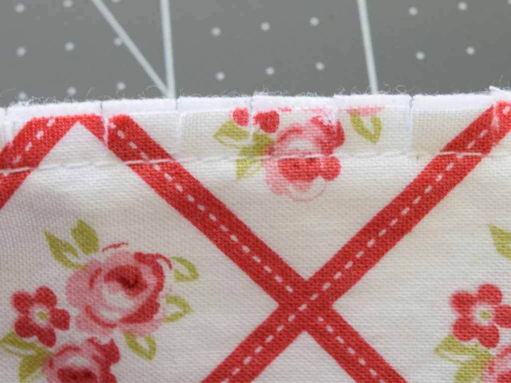 fabric with 1/4" seam and clipped edges